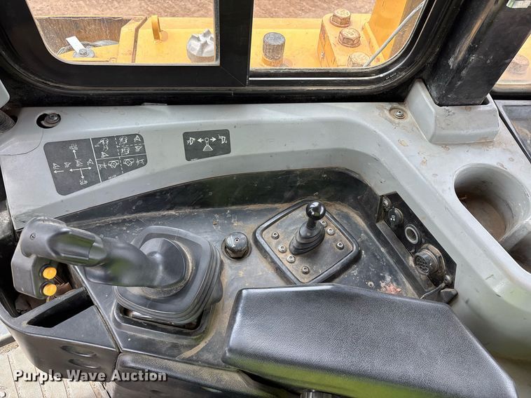 image for item DH8649 2017 Caterpillar D6T LGP dozer