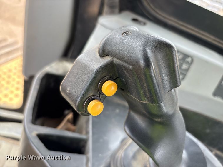 image for item DH8649 2017 Caterpillar D6T LGP dozer