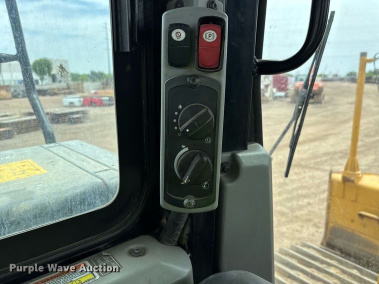 image for item DH8649 2017 Caterpillar D6T LGP dozer