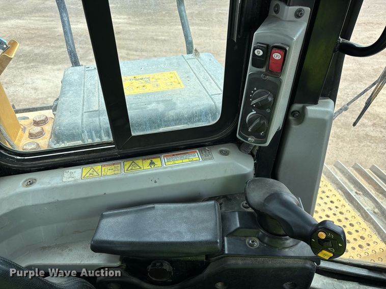 image for item DH8649 2017 Caterpillar D6T LGP dozer