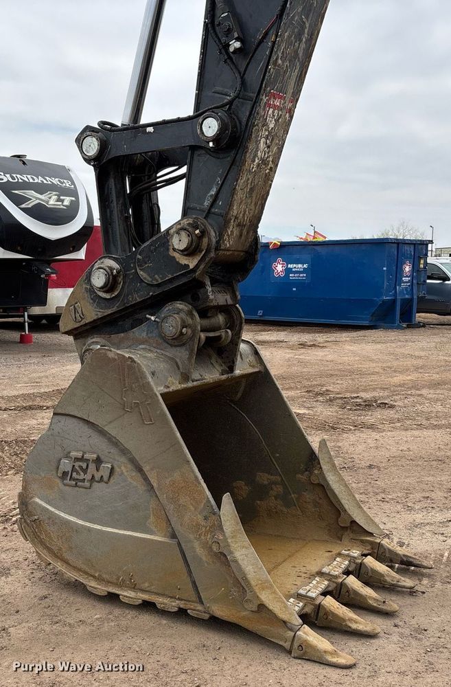 image for item DH8650 2016 John Deere 300G LC excavator