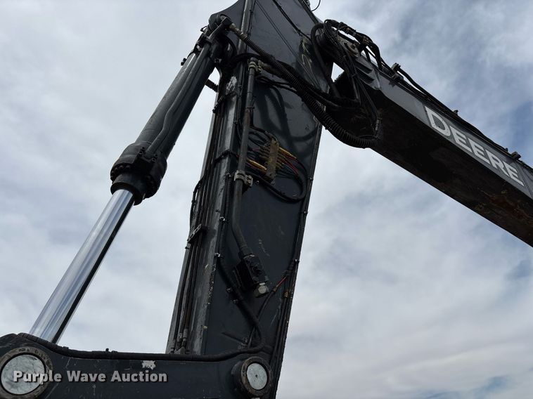 image for item DH8650 2016 John Deere 300G LC excavator