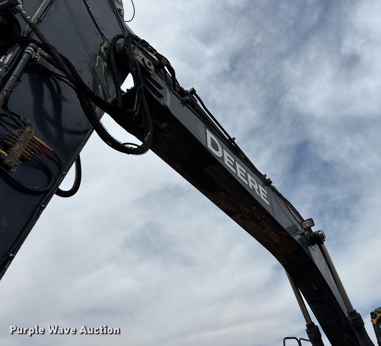 image for item DH8650 2016 John Deere 300G LC excavator