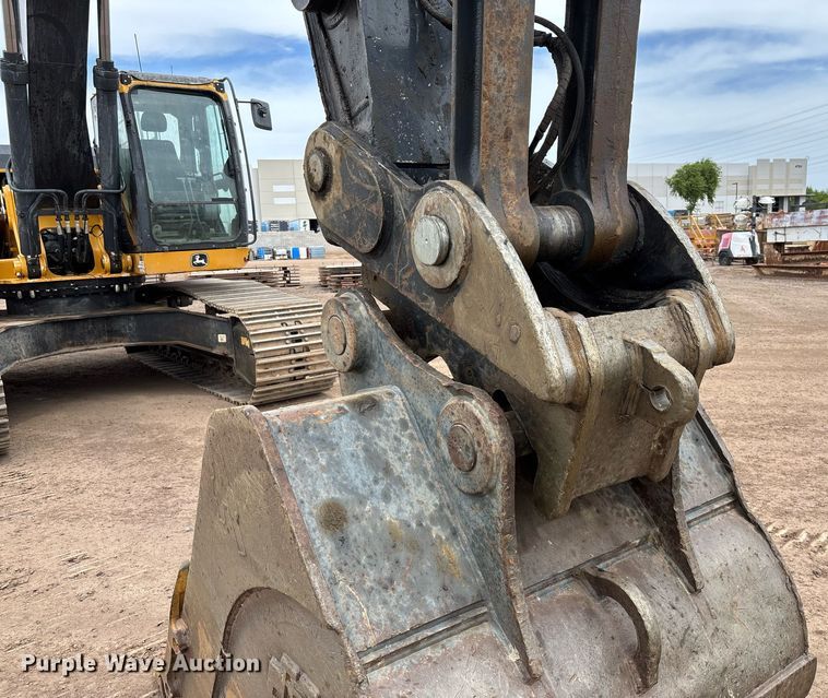 image for item DH8650 2016 John Deere 300G LC excavator