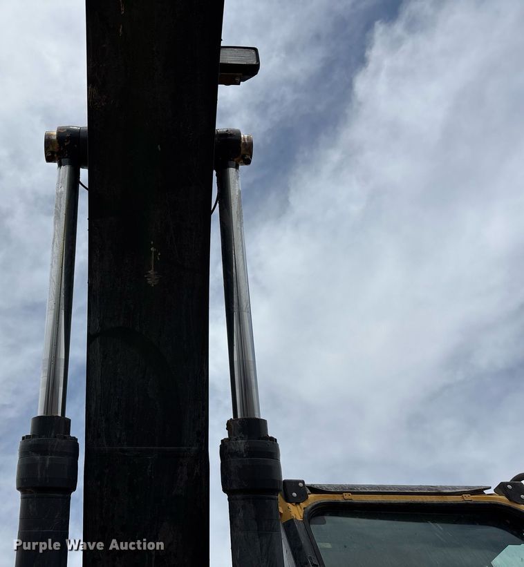 image for item DH8650 2016 John Deere 300G LC excavator