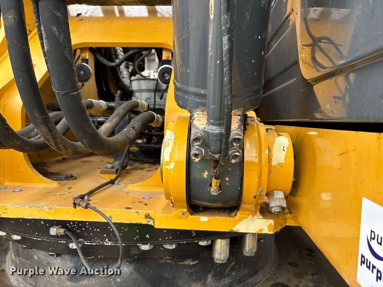 image for item DH8650 2016 John Deere 300G LC excavator