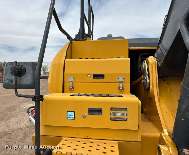 image for item DH8650 2016 John Deere 300G LC excavator