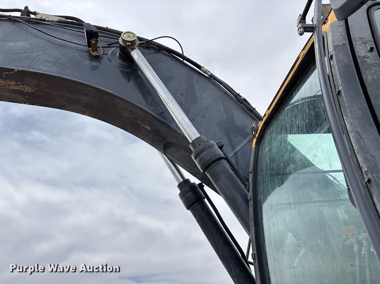 image for item DH8650 2016 John Deere 300G LC excavator