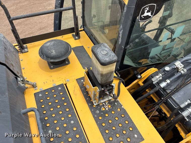 image for item DH8650 2016 John Deere 300G LC excavator