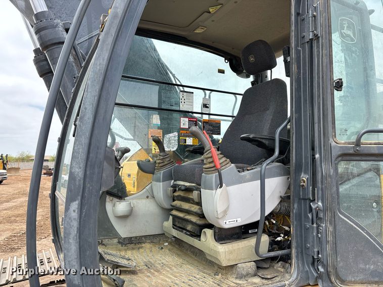 image for item DH8650 2016 John Deere 300G LC excavator