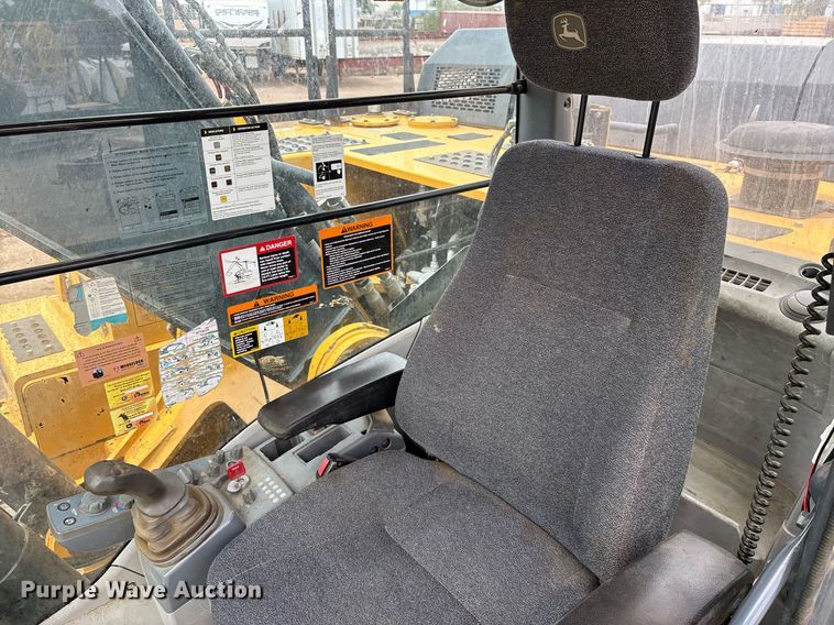 image for item DH8650 2016 John Deere 300G LC excavator