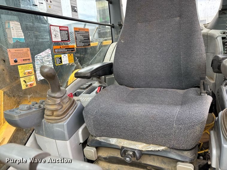 image for item DH8650 2016 John Deere 300G LC excavator