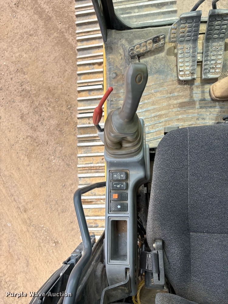 image for item DH8650 2016 John Deere 300G LC excavator