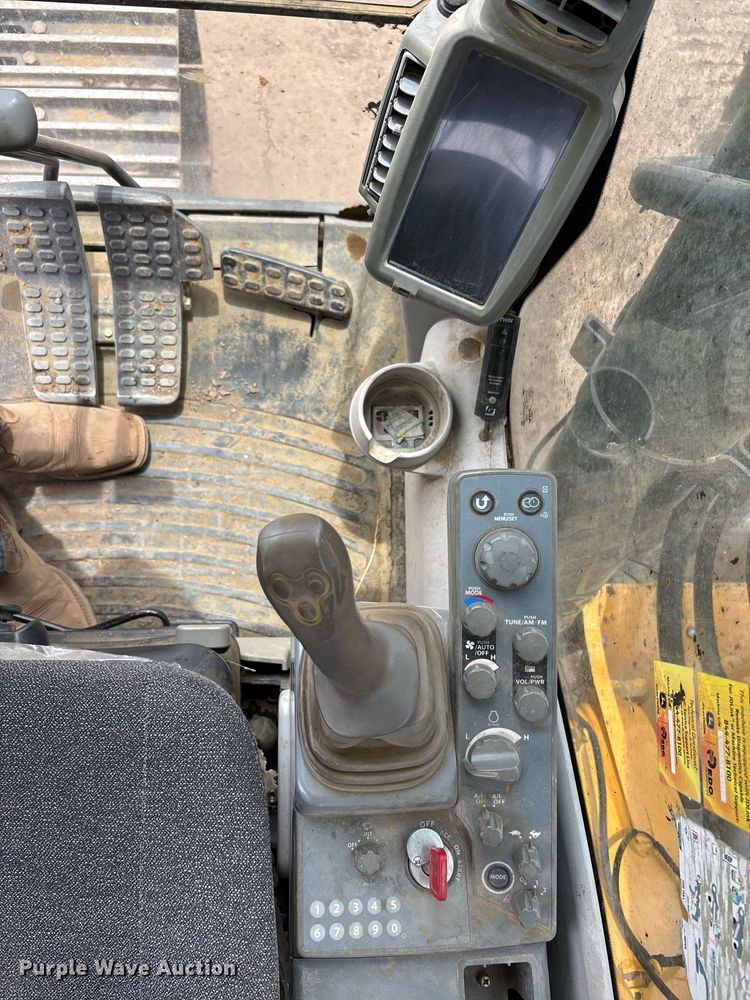 image for item DH8650 2016 John Deere 300G LC excavator