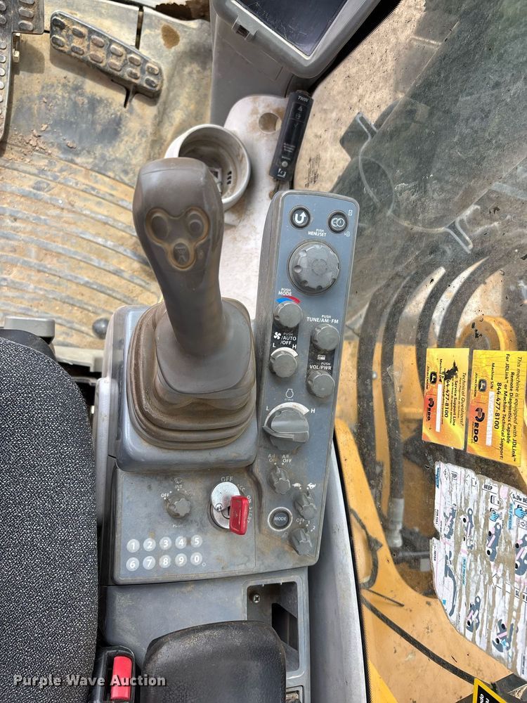 image for item DH8650 2016 John Deere 300G LC excavator