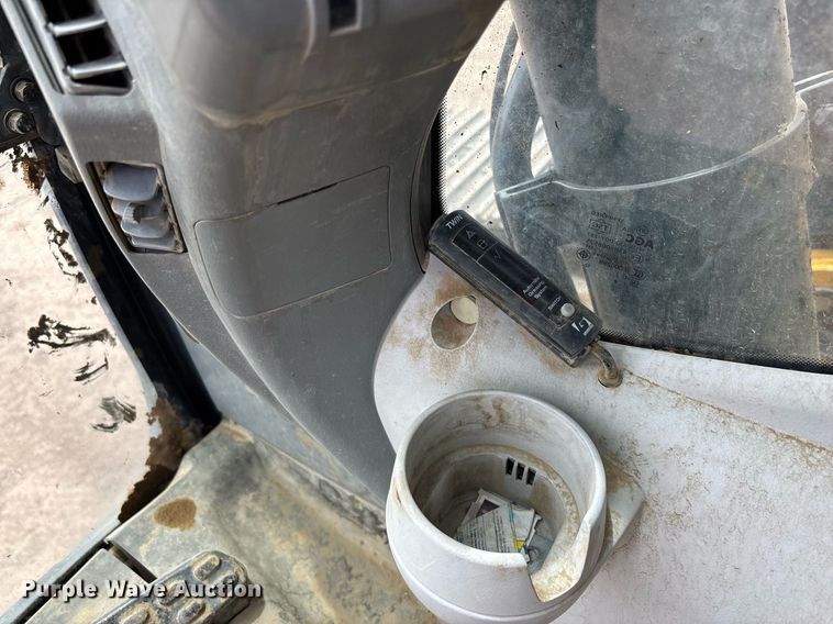 image for item DH8650 2016 John Deere 300G LC excavator