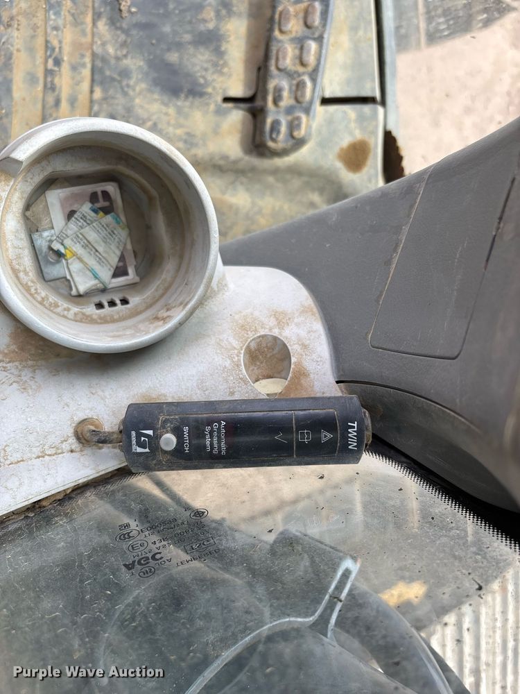 image for item DH8650 2016 John Deere 300G LC excavator