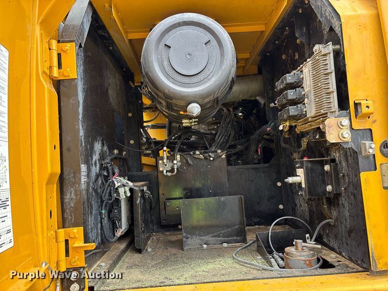 image for item DH8650 2016 John Deere 300G LC excavator