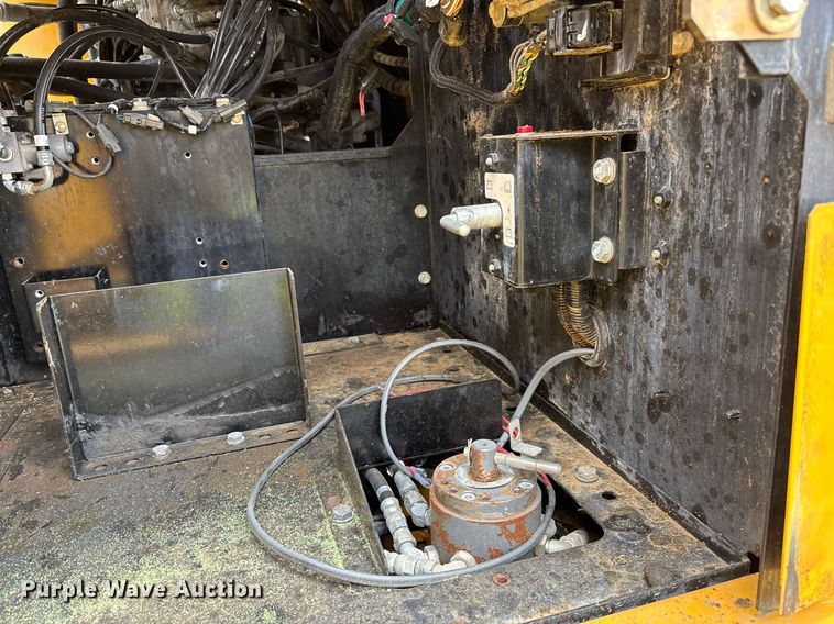 image for item DH8650 2016 John Deere 300G LC excavator