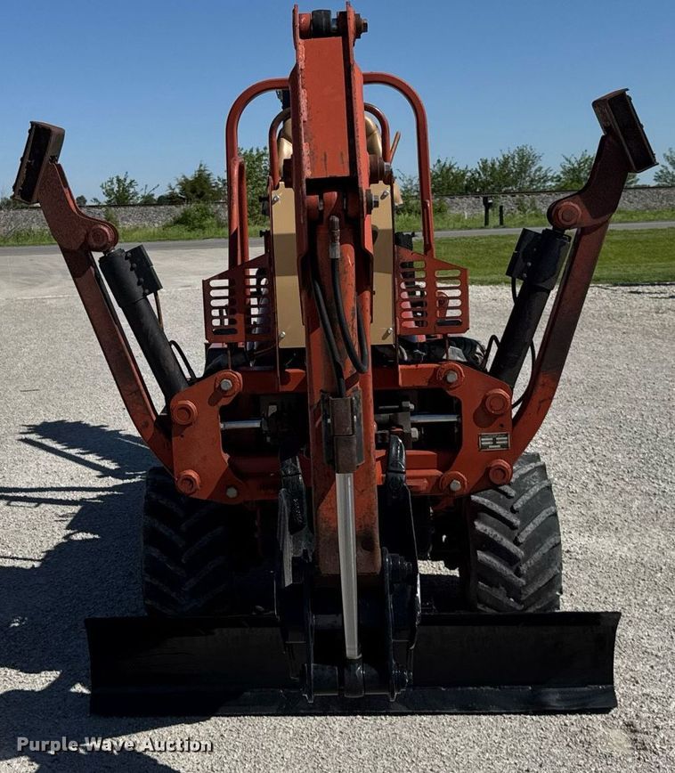 image for item DH9954 2004 Ditch Witch RT40 trencher
