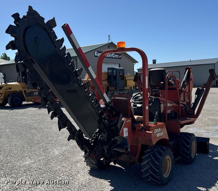 image for item DH9954 2004 Ditch Witch RT40 trencher