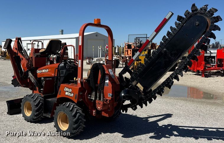 image for item DH9954 2004 Ditch Witch RT40 trencher