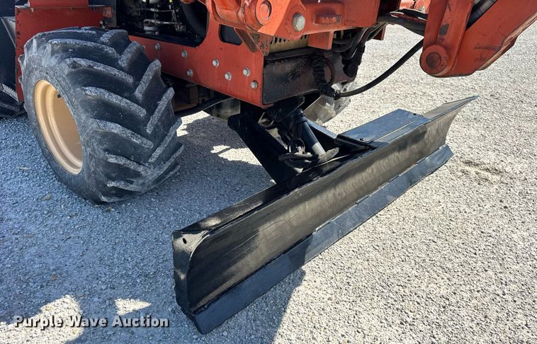 image for item DH9954 2004 Ditch Witch RT40 trencher