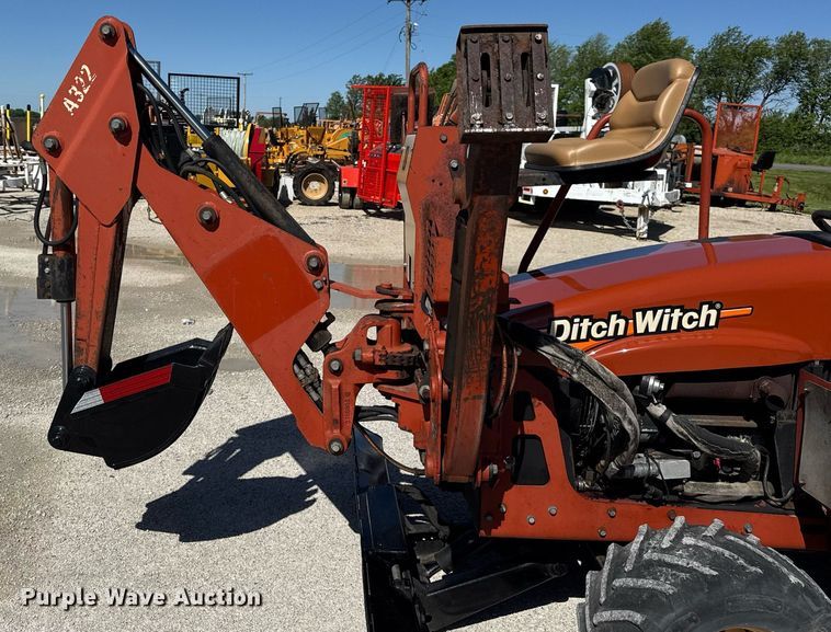 image for item DH9954 2004 Ditch Witch RT40 trencher