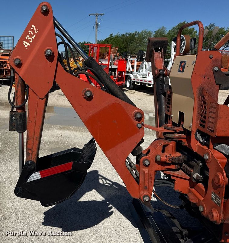 image for item DH9954 2004 Ditch Witch RT40 trencher