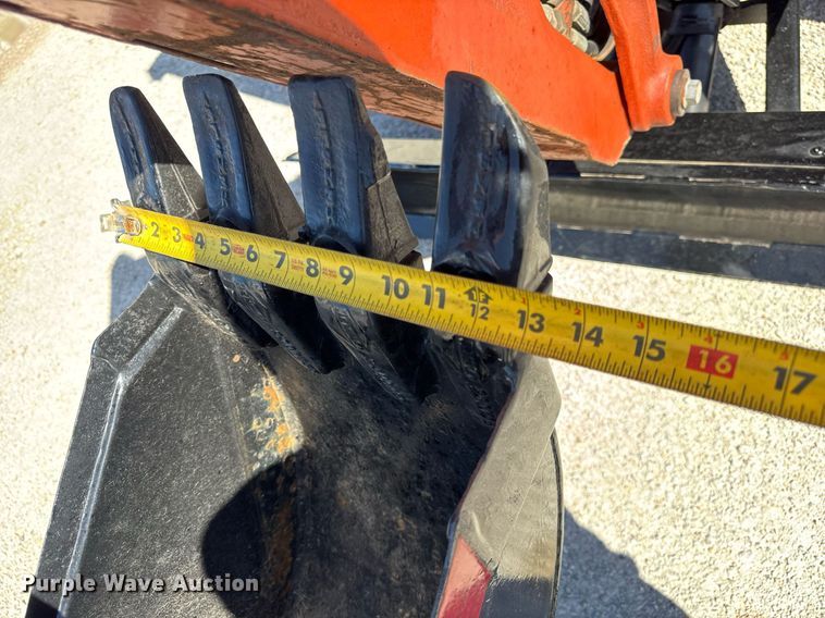 image for item DH9954 2004 Ditch Witch RT40 trencher