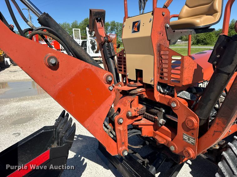 image for item DH9954 2004 Ditch Witch RT40 trencher