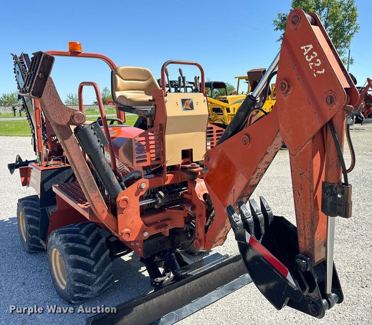 image for item DH9954 2004 Ditch Witch RT40 trencher