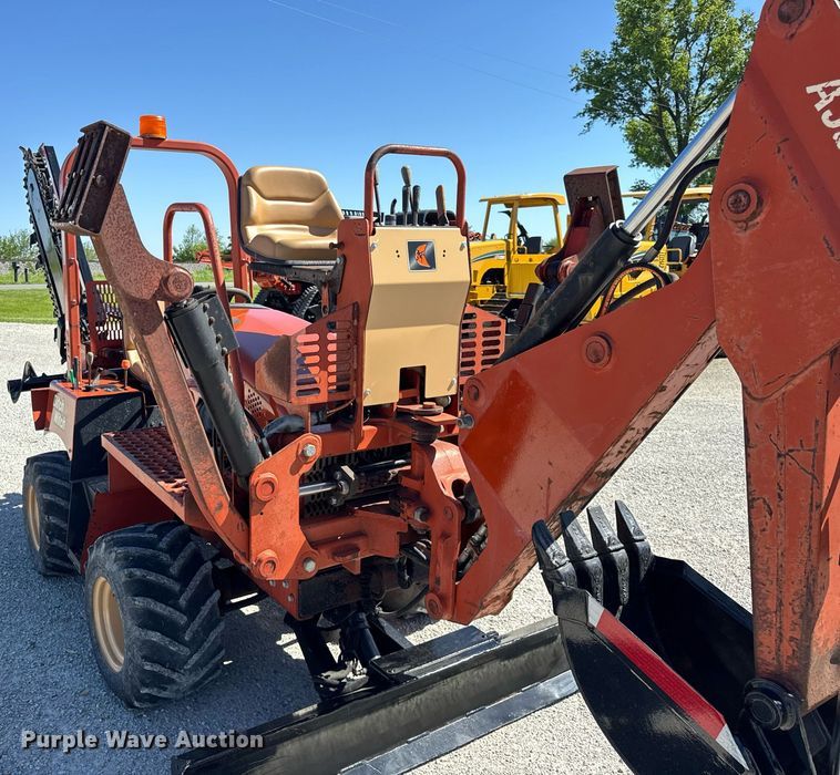 image for item DH9954 2004 Ditch Witch RT40 trencher
