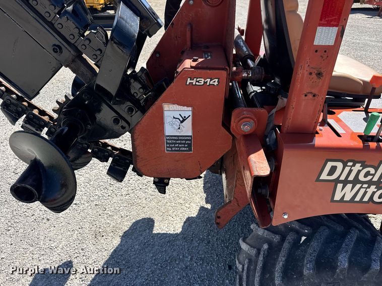 image for item DH9954 2004 Ditch Witch RT40 trencher