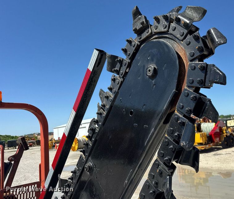 image for item DH9954 2004 Ditch Witch RT40 trencher