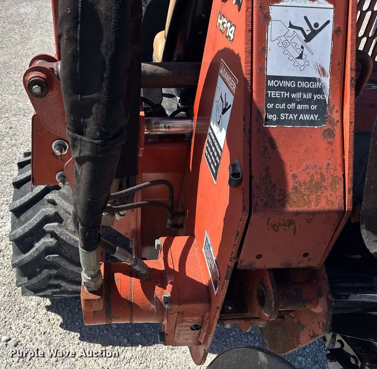 image for item DH9954 2004 Ditch Witch RT40 trencher