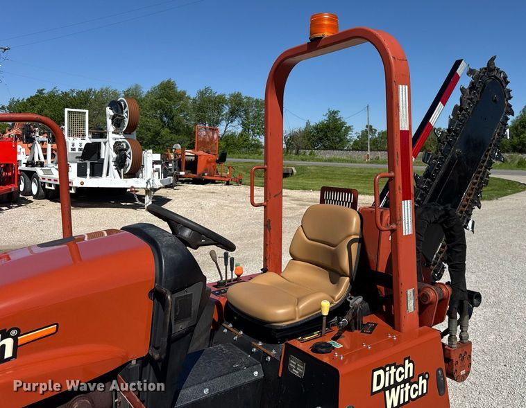 image for item DH9954 2004 Ditch Witch RT40 trencher
