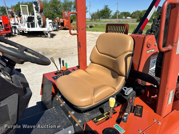image for item DH9954 2004 Ditch Witch RT40 trencher