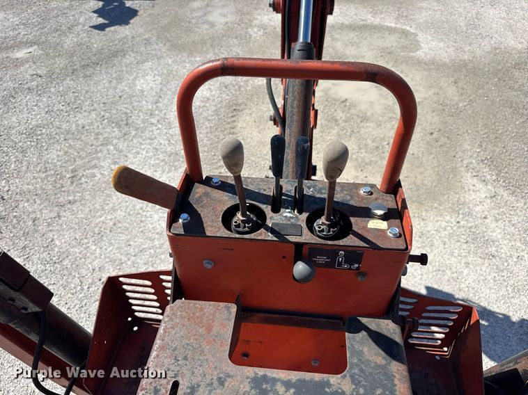 image for item DH9954 2004 Ditch Witch RT40 trencher