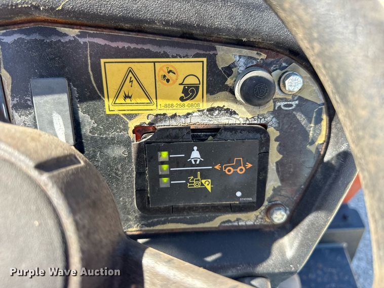 image for item DH9954 2004 Ditch Witch RT40 trencher