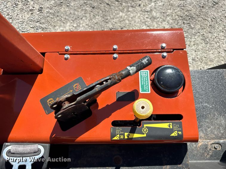 image for item DH9954 2004 Ditch Witch RT40 trencher