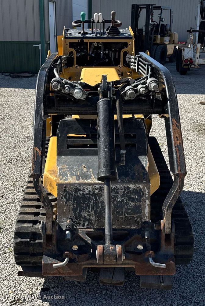 image for item DH9957 2016 Vermeer S800TX compact utility loader