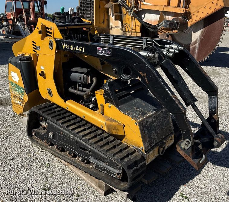 image for item DH9957 2016 Vermeer S800TX compact utility loader