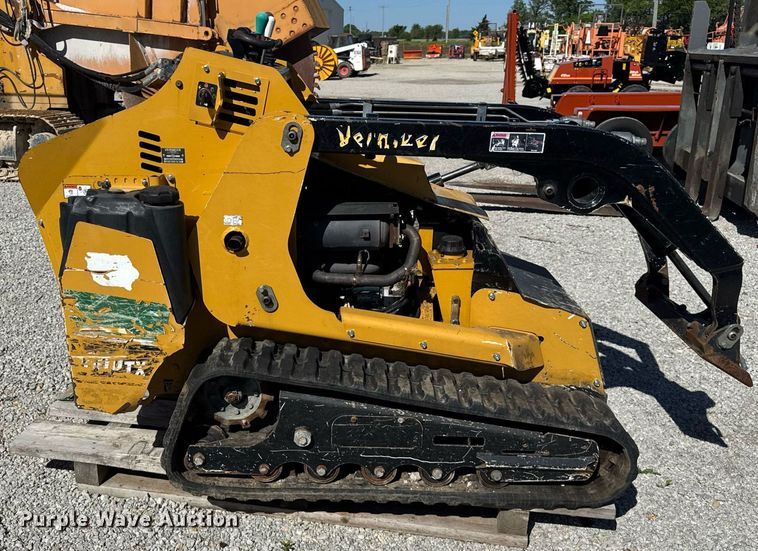 image for item DH9957 2016 Vermeer S800TX compact utility loader