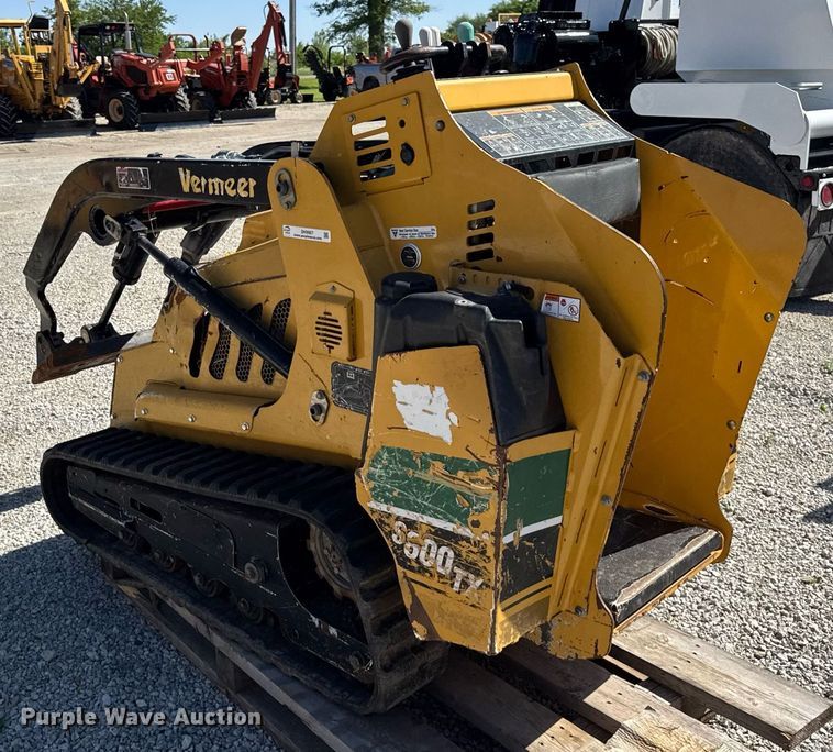 image for item DH9957 2016 Vermeer S800TX compact utility loader