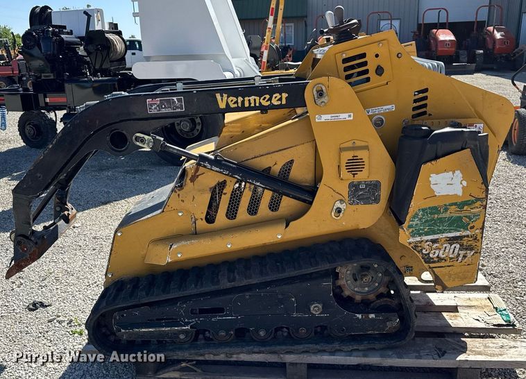 image for item DH9957 2016 Vermeer S800TX compact utility loader