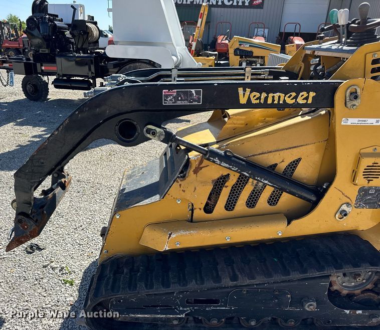 image for item DH9957 2016 Vermeer S800TX compact utility loader