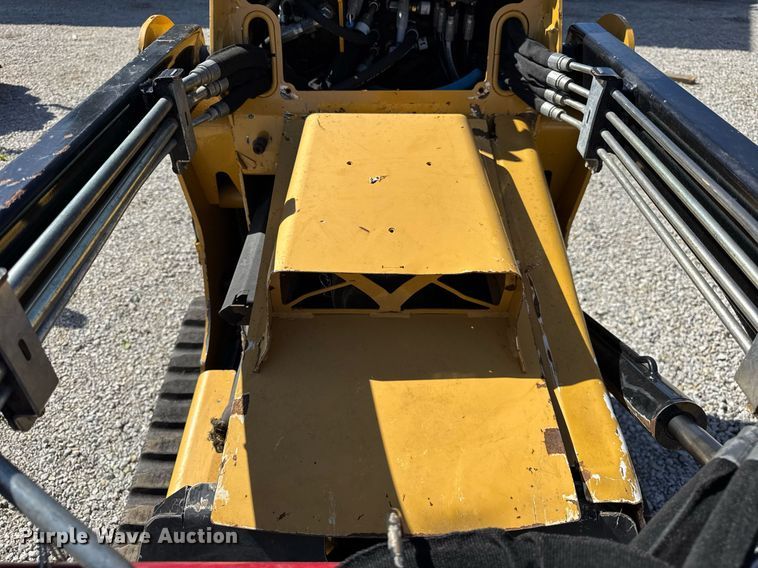 image for item DH9957 2016 Vermeer S800TX compact utility loader