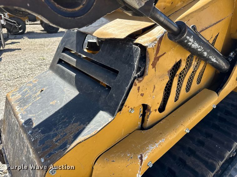 image for item DH9957 2016 Vermeer S800TX compact utility loader