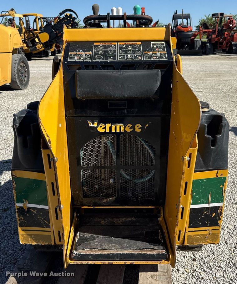 image for item DH9957 2016 Vermeer S800TX compact utility loader